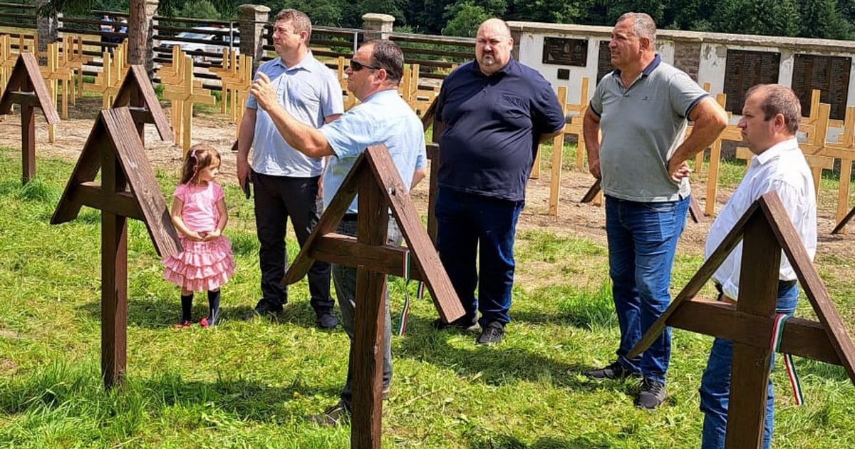 Az úzvölgyi katonatemetőben tartott helyszíni szemlét Borboly Csaba